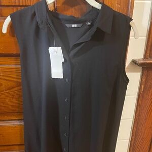 Uniqlo sleeveless shirt